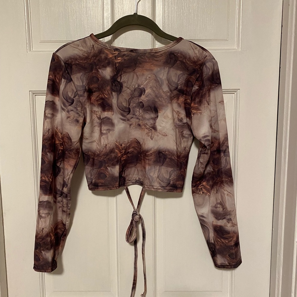 Pretty Little Thing crop top